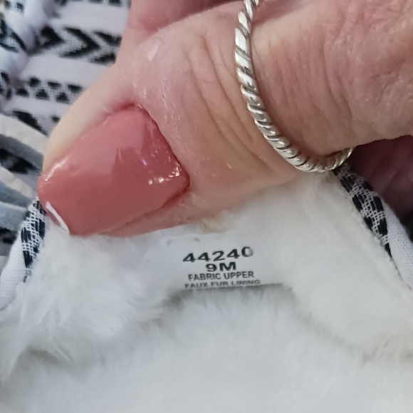 Minnetonka Slippers NWOT - Picture 3 of 5